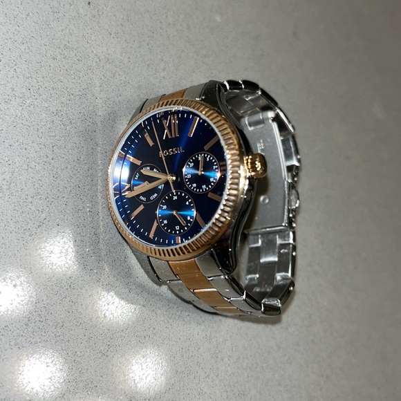 Silver and Rose Gold Fossil Women’s Watch - Picture 2 of 3